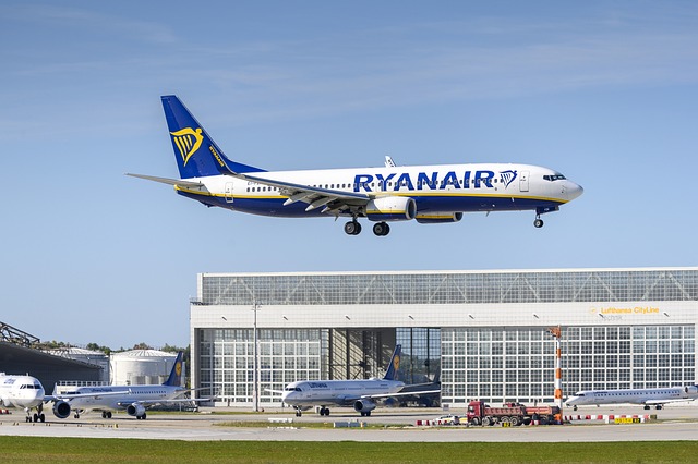 Czy Ryanair lata do Edynburga?